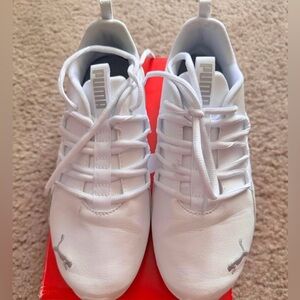 Puma. White/silver. Floral. Size 7